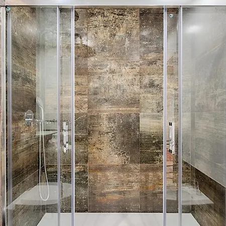 七河豪华公寓 *